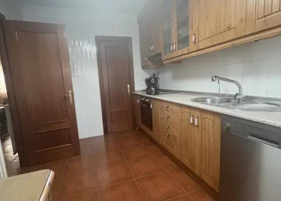 Casa en venta en Alcanzar De San Juan, de 200 m2 con 5 dormitorios, 3 baños, aseo, plaza de garaje y terraza por 295.000 €, Ref. 0339 en Alcanzar de San Juan