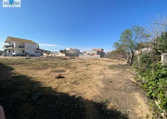 Inmohouse vende terreno urbano en Urbanización el Plantío en Albacete