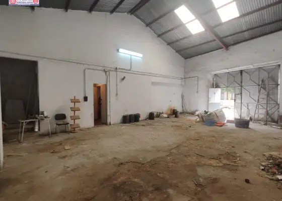 Local comercial diafano junto a la Plaza de España Con Amplia Fachada en Alcázar de San Juan