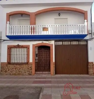 Casa en venta en Herencia, Avenida De La Encarnación, de 250 m2 con 7 dormitorios, 2 baños, plaza de garaje y 2 terrazas por 139.000 €, Ref. 0418 en Herencia