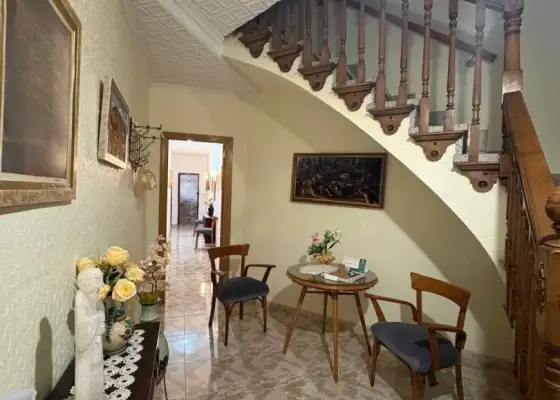 Casa en venta en Alcázar De San Juan, San Rafael, de 296 m2 con 4 dormitorios, 2 baños, 4 plazas de garaje y terraza por 220.000 €, Ref. 0429 en Alcázar de San Juan