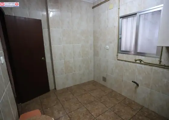 Casa de planta baja en esquina con 3 dormitorios ubicada próxima al club de tenis. en Alcázar de San Juan