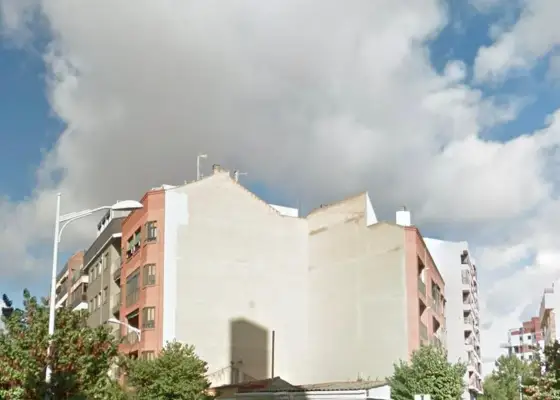 Se vende casa con terreno en C/Juan de Toledo en Albacete