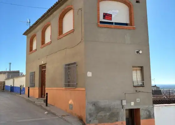 Casa en venta en Campo De Criptana, de 70 m2 con 4 dormitorios y 3 baños por 52.000 €, Ref. 0293 en Campo de Criptana
