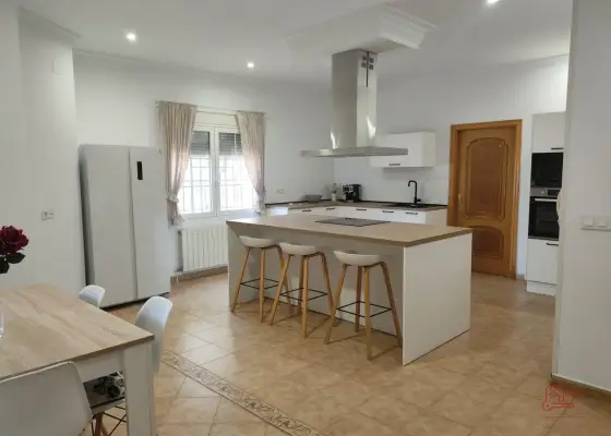 Casa en venta en Pedro Muñoz, de 550 m2 con 7 dormitorios, 3 baños y terraza por 300.000 €, Ref. 0323 en Pedro Muñoz