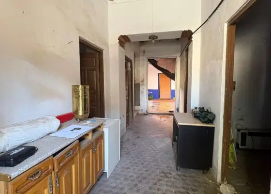 Casa en venta en Alcázar De San Juan, San Francisco, de 278 m2 con 11 dormitorios, 2 baños y terreno por 99.000 €, Ref. 0386 en Alcázar de San Juan