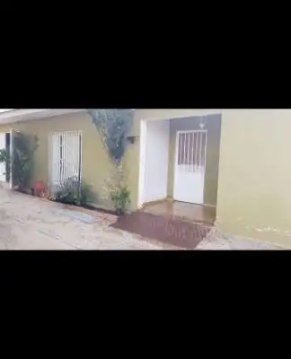 Vivienda con 1200 metros de terreno rustico a 5 minutos andando de fiesta del arbol en Albacete