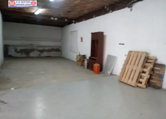 Local comercial de 90 M2, diáfano. Ubicado junto a Calle los Ángeles en Alcázar de San Juan