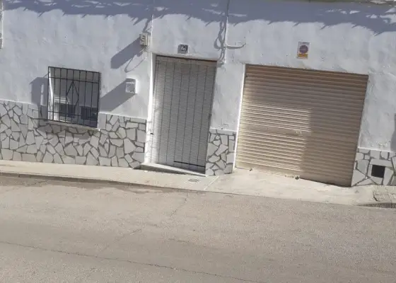 Casa en venta en Campo De Criptana, de 223 m2 con 7 dormitorios y 2 baños por 70.000 €, Ref. 0214 en Campo de Criptana