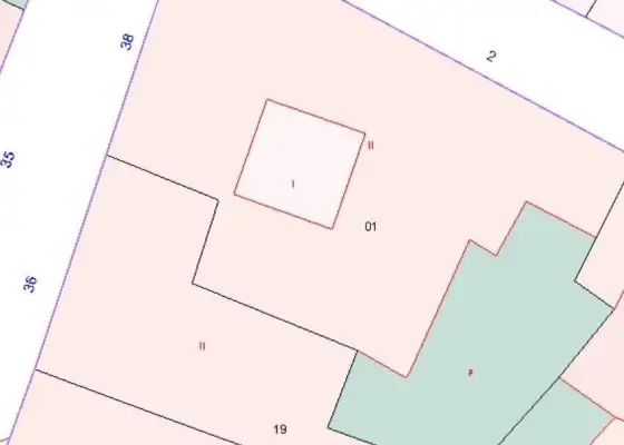 Casa solar para derribo en esquina junto a Calle Emiio Castelar Con Casi 40 metros de fachada en Alcázar de San Juan