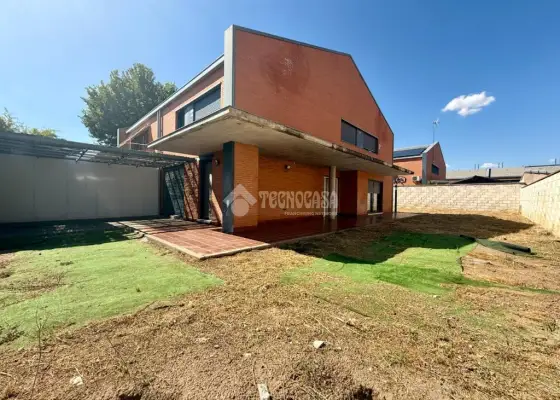 Casa en venta en Alovera - Alovera, 342.100 €, 181 m2, ref. 662803 en Alovera