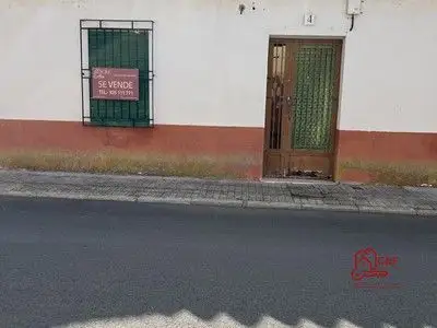 Casa en venta en Alcázar De San Juan, de 111 m2 con 2 dormitorios y baño por 85.000 €, Ref. 0408 en Alcázar de San Juan