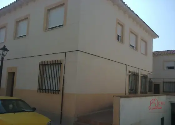 Casa en venta en Herencia, de 90 m2 con 2 dormitorios, baño, aseo y plaza de garaje por 84.900 €, Ref. 0112 en Herencia