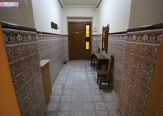 CASA INDEPENDIENTE. 90.000.- € MAS GARAJE PARA DOS COCHES y ALMACEN EN PRIMERA PLANTA 35.000.-€ en Alcázar de San Juan