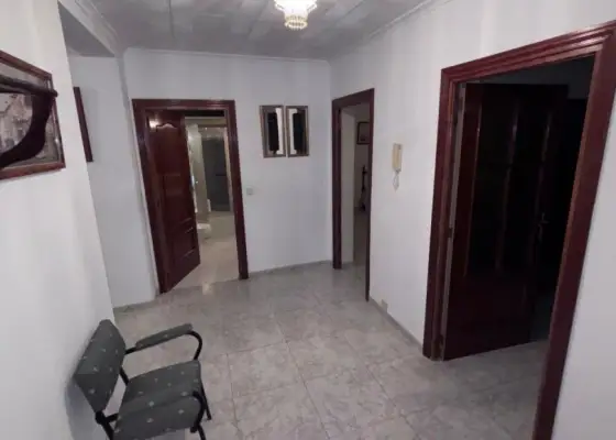 Casa en venta en Herencia, de 186 m2 con 9 dormitorios, 2 baños, plaza de garaje, balcón y terraza por 110.000 €, Ref. 0307 en Herencia
