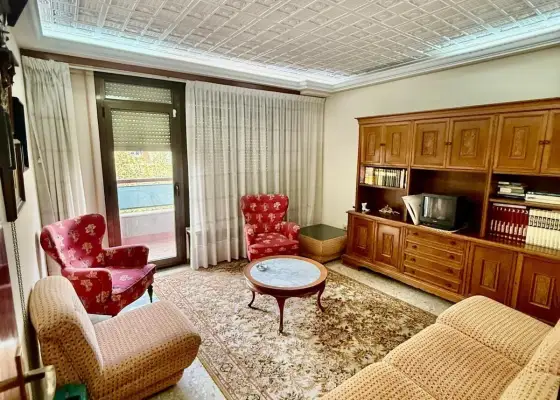 Inmohouse pone en venta exclusiva y amplia vivienda en zona Feria. en Albacete