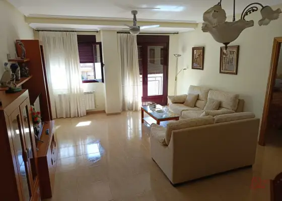 Piso en venta en Herencia, de 100 m2 con 2 dormitorios, baño y plaza de garaje por 115.000 €, Ref. 0209 en Herencia