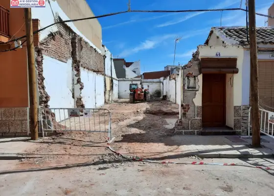 Solar de 180 metros de parcela en Alcázar de San Juan