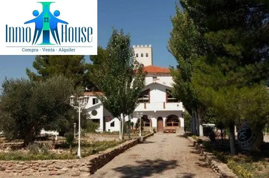 Finca rústica de labor con edificaciones y buena accesibilidad en Tobarra