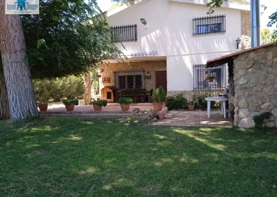 Inmohouse vende chalet en urb. Aguasol en Albacete