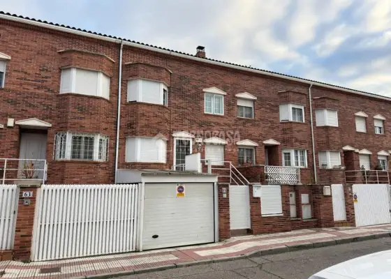 Casa en venta en Guadalajara - Manantiales, 430.000 €, 262 m2, ref. 642996 en Guadalajara