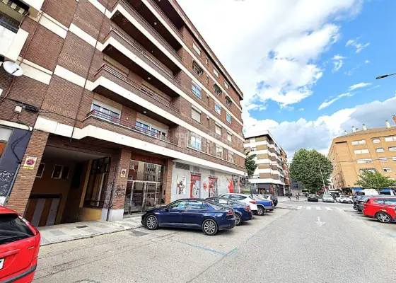 Local comercial en alquiler en Cuenca - Cuenca, 1.200 € / Mes, 215 m2, ref. 658663 en Cuenca