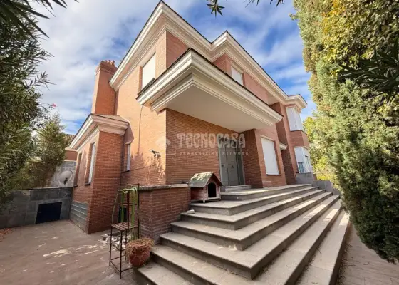 Casa en venta en Talavera De La Reina - Nuevo Centro, Hospital, 699.900 €, 350 m2, ref. 633969 en Talavera de la Reina