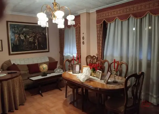 Piso en venta en Alcázar De San Juan, de 188 m2 con 8 dormitorios, 2 baños y 3 balcones por 195.000 €, Ref. 0264 en Alcázar de San Juan
