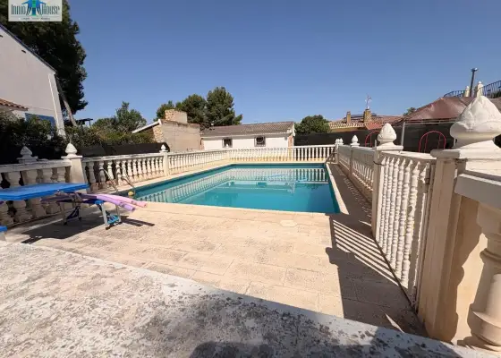 Chalet en venta en Urbanizacion Privada en Albacete