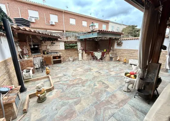 Casa en venta en Pantoja - Pantoja, 219.900 €, 207 m2, ref. 648745 en Pantoja