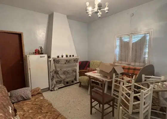 Casa en venta en Alcázar De San Juan, de 90 m2 con 2 dormitorios, baño y terreno por 140.000 €, Ref. 0313 en Alcázar de San Juan