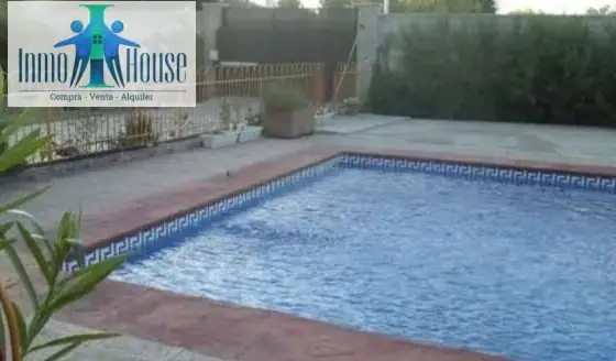 Inmohouse vende casa independiente con piscina propia (ref.m104) en Albacete
