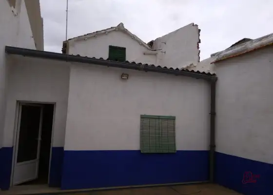 Casa en venta en Campo De Criptana, de 233 m2 con 2 dormitorios y baño por 48.000 €, Ref. 0326 en Campo de Criptana