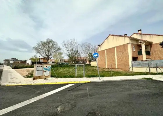 Terrenos en venta en Alovera - Alovera, 70.000 €, 305 m2, ref. 542264 en Alovera