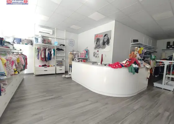Local comercial en pleno centro de la localidad, totalmente reformado en Villafranca de los Caballeros